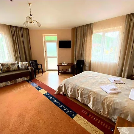 Сонячна Квітка Hotel Polyana (Transcarpathia)