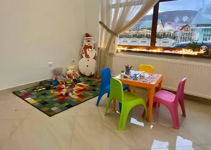 Сонячна Квітка 酒店 波利亚纳